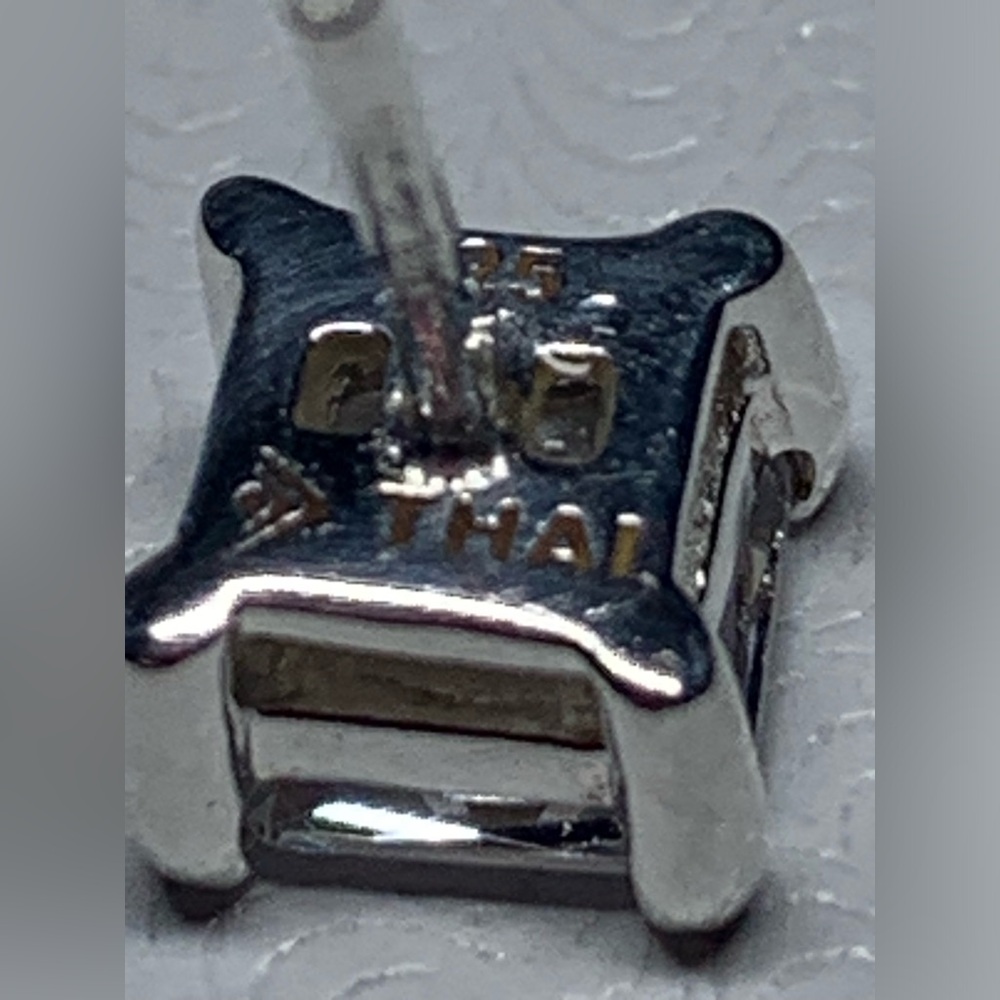 Silpada Vintage RARE Sterling Silver Princess Cut “NOBLE” CZ Post Earrings - Picture 6 of 6